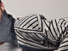 ファッション性の高いキメ顔の男性