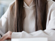 セミナーに参加している女性