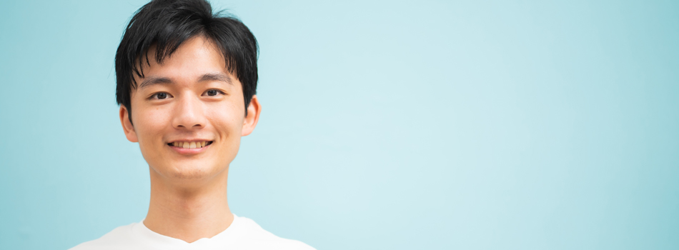 さわやかな笑顔でこちらを見てる男性