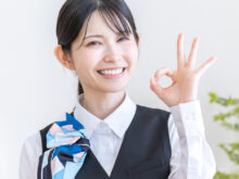 OKサインをしているキャリアウーマン