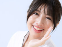 こちらに囁いてくる看護師