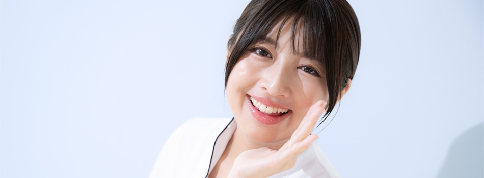 こちらに囁いてくる看護師