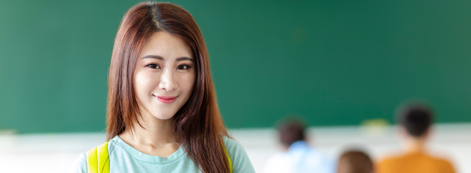 こちらを見てくる綺麗な女性