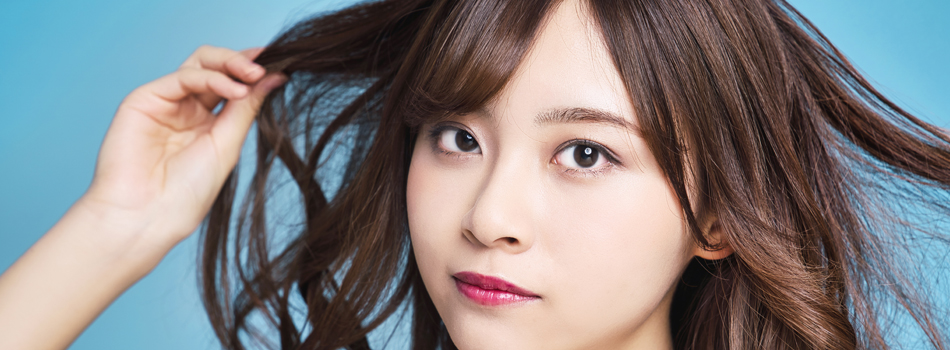 カメラ目線の美女