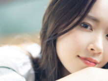 こちらを見てくる綺麗な女性