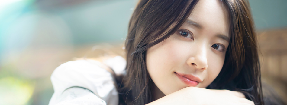 こちらを見てくる綺麗な女性