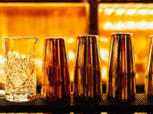 夜のお店とオシャレなグラス