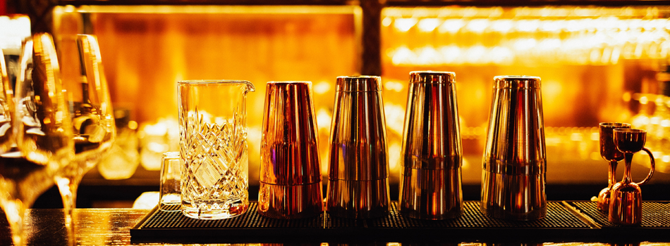 夜のお店とオシャレなグラス