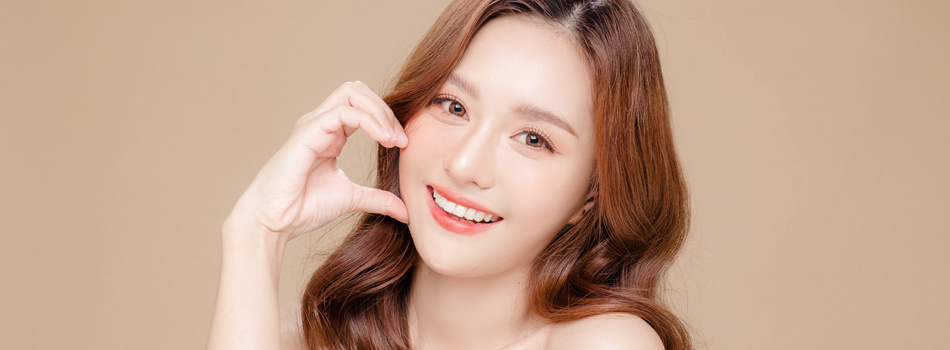 笑顔の綺麗な女性