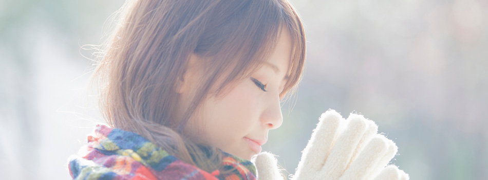 祈っている女性