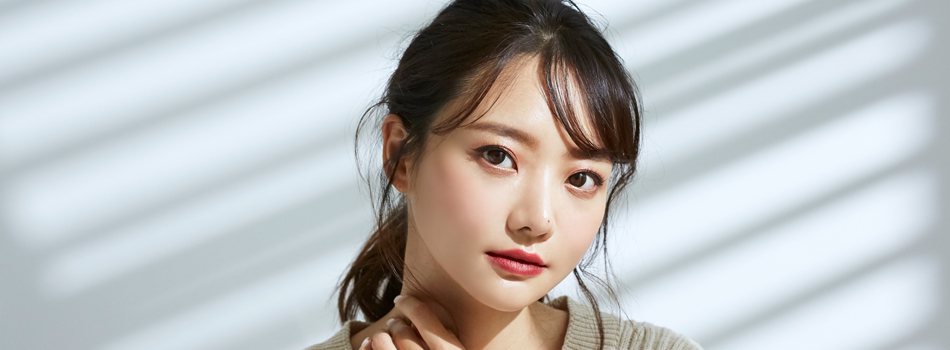 カメラ目線の美女