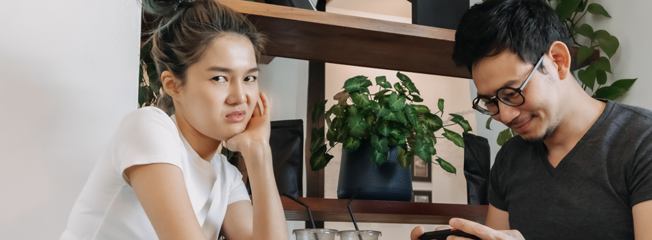 ご機嫌斜め女性と気付かない男性