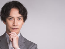 スーツを着たイケメンの男性