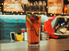 オシャレなバーとカクテル