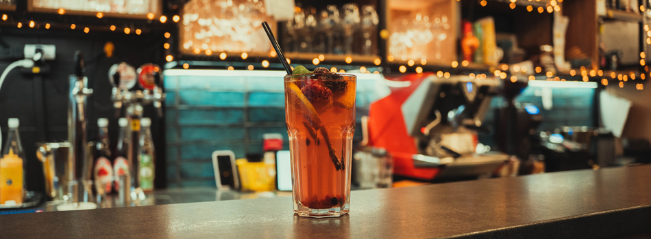 オシャレなバーとカクテル