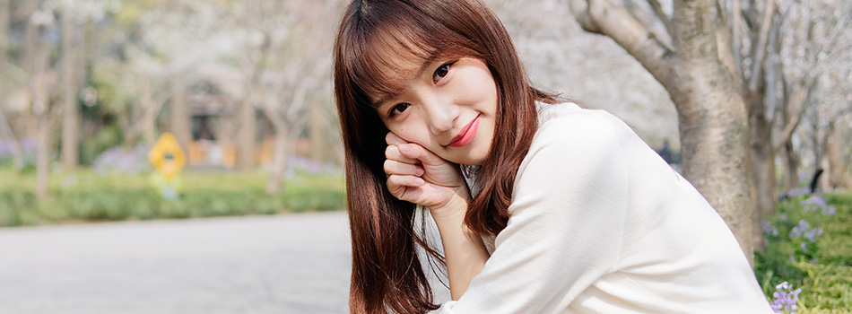 交際クラブで楽しむ女性