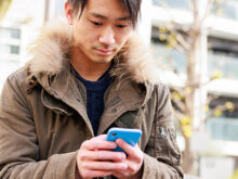 さえない男性がパパ活をしている