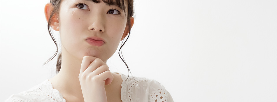 悩む女性