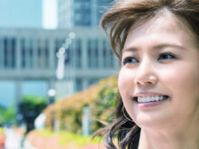 デート中笑顔の女性
