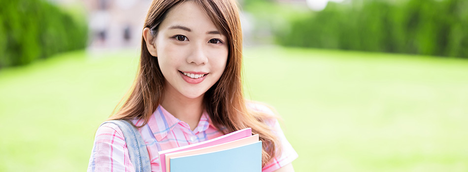 女性の笑顔で癒される