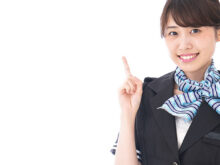 ワンポイントアドバイスをするCAの女性
